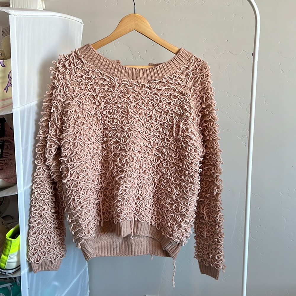 Boutique pink sweater. Size medium. Condition: almost new